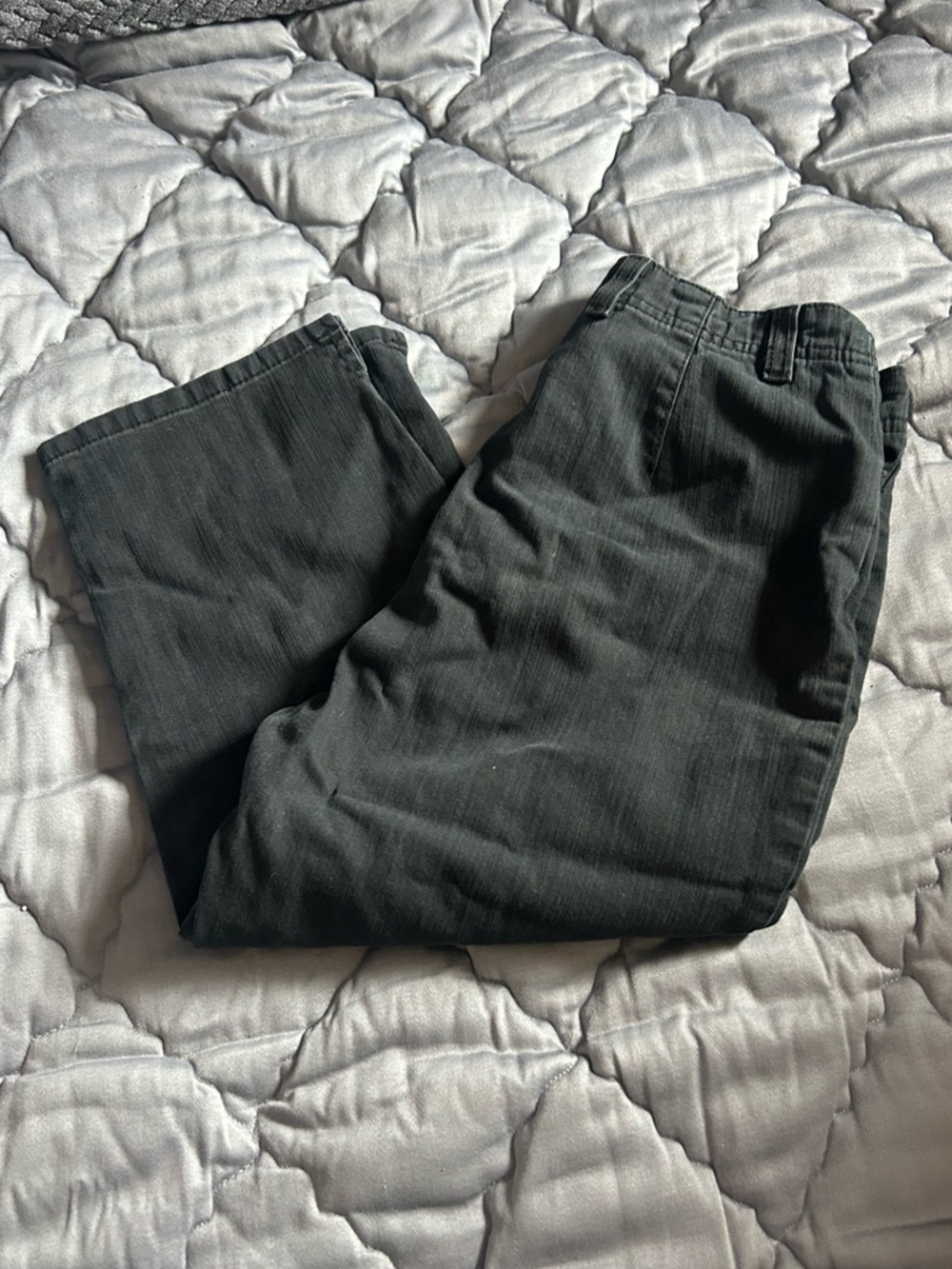 Gloria Vanderbilt Women's Black Straight-Leg Capris